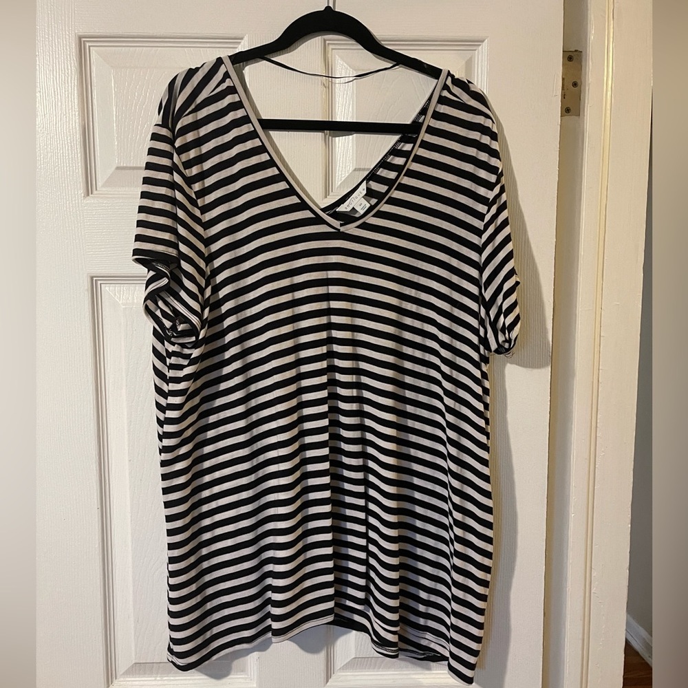 Boutique - V-Neck Black & White Stripped Top - Size 2X